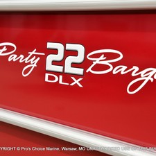 Sun Tracker Party Barge 22 DLX