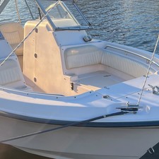 Grady-White Freedom 225