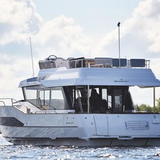 Delphia 12 Flybridge