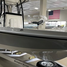 Ranger boats 2400 bay