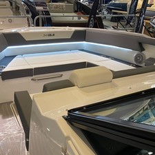 Cruisers Yachts Intercruiser 34