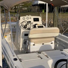 Nauticstar 211