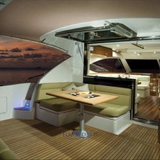 Riviera 5000 Sport Yacht