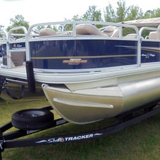 Sun Tracker Bass Buggy 18 DLX