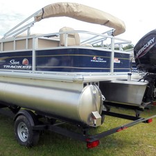 Sun Tracker Bass Buggy 18 DLX
