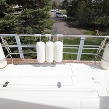 Cruisers yachts 3375 express