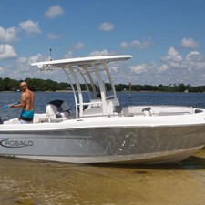 Robalo R222 Explorer