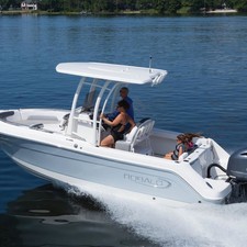 Robalo R222 Explorer
