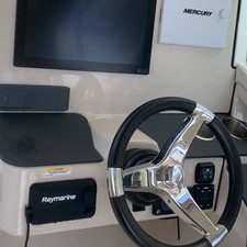 Boston Whaler 320 Vantage