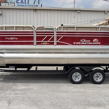 Sun Tracker Party Barge 20 DLX
