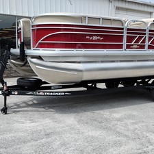 Sun Tracker Party Barge 20 DLX