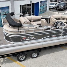 Sun Tracker 22 Party Barge RF