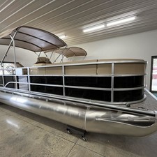 Sunchaser Boats Geneva Cruise 22 LR DH