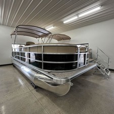 Sunchaser Boats Geneva Cruise 22 LR DH
