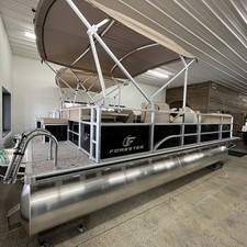 Sunchaser Boats Geneva Cruise 22 LR DH