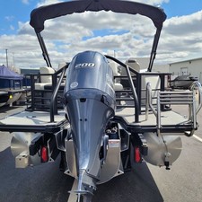 Sunchaser Boats Geneva Sport 24 LR DH Sport