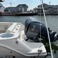 Robalo centre console r272