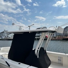 Robalo centre console r272