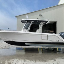 Robalo centre console r272