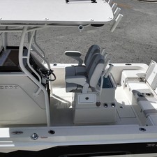 Ranger boats 2400 bay