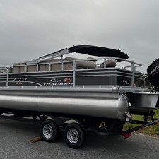 Sun Tracker Fishin Barge 20 DLX