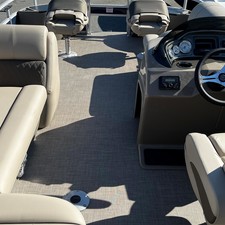 Sun Tracker Fishin Barge 20 DLX