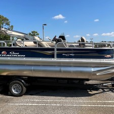 Sun Tracker Bass Buggy 18 DLX