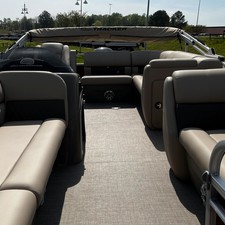 Sun Tracker Party Barge 20 DLX