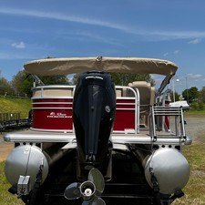 Sun Tracker Party Barge 20 DLX