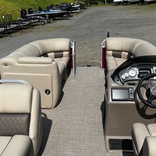 Sun Tracker Party Barge 20 DLX