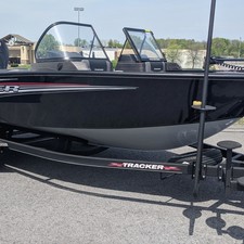 Tracker Targa V-19 WT