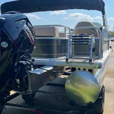 Sun Tracker Party Barge 18 DLX
