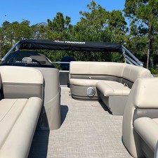 Sun Tracker Party Barge 18 DLX
