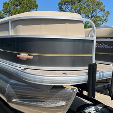 Sun Tracker Party Barge 18 DLX