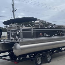 Sun Tracker Party Barge 20 DLX