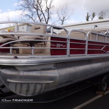 Sun Tracker Fishin Barge 20 DLX