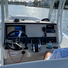 Boston Whaler 270 Dauntless