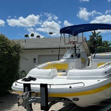 Splendor 240 cuddy cabin