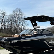 Malibu Wakesetter 24 MXZ