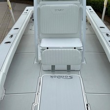 Domn8er 25 deck boat