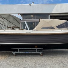 Interboat intender 820