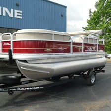 Sun Tracker Party Barge 18 DLX