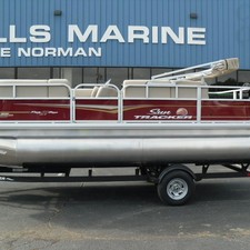 Sun Tracker Party Barge 18 DLX
