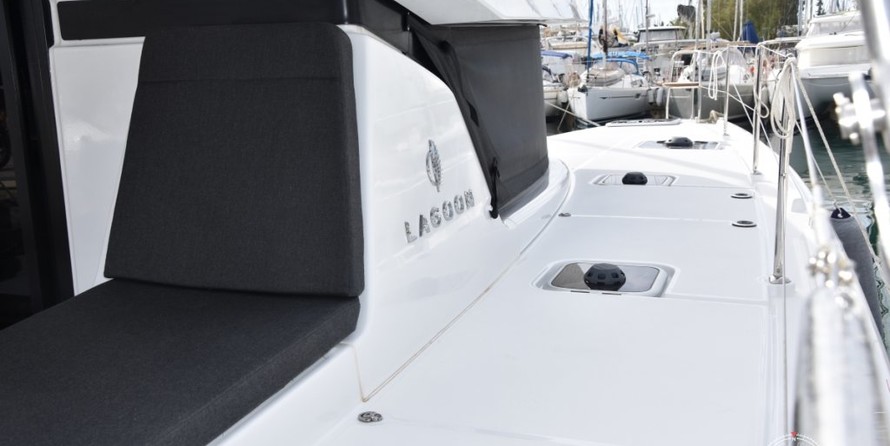Lagoon 42