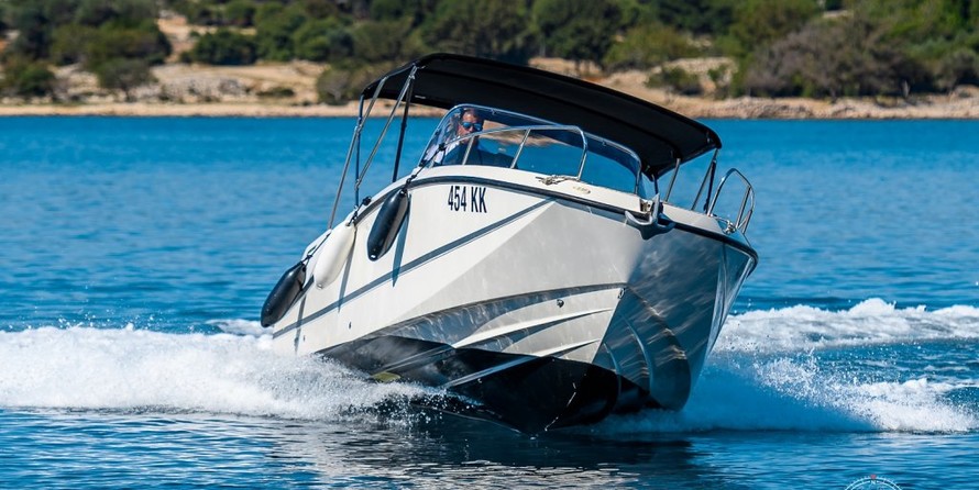 Quicksilver Activ 755 Sundeck