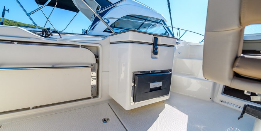 Quicksilver Activ 755 Sundeck