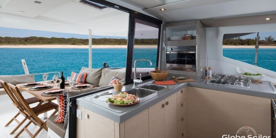 Fountaine Pajot Lucia 40