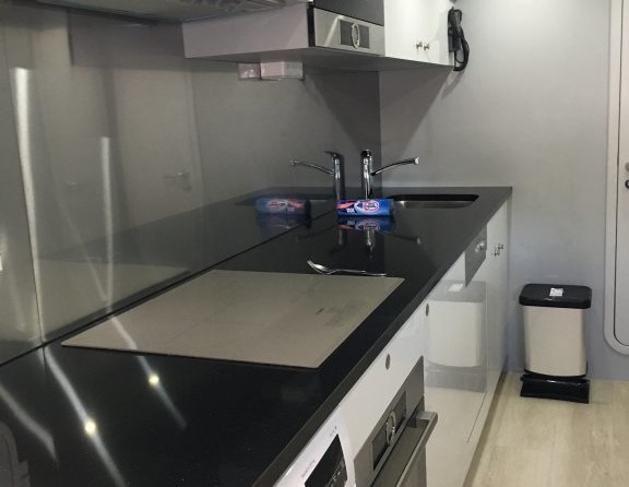 Sunseeker Predator 82