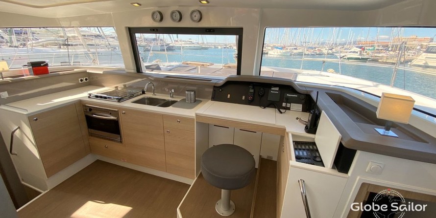 Bali catamarans 4.0 lounge