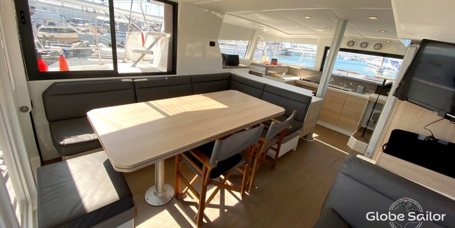 Bali catamarans 4.0 lounge